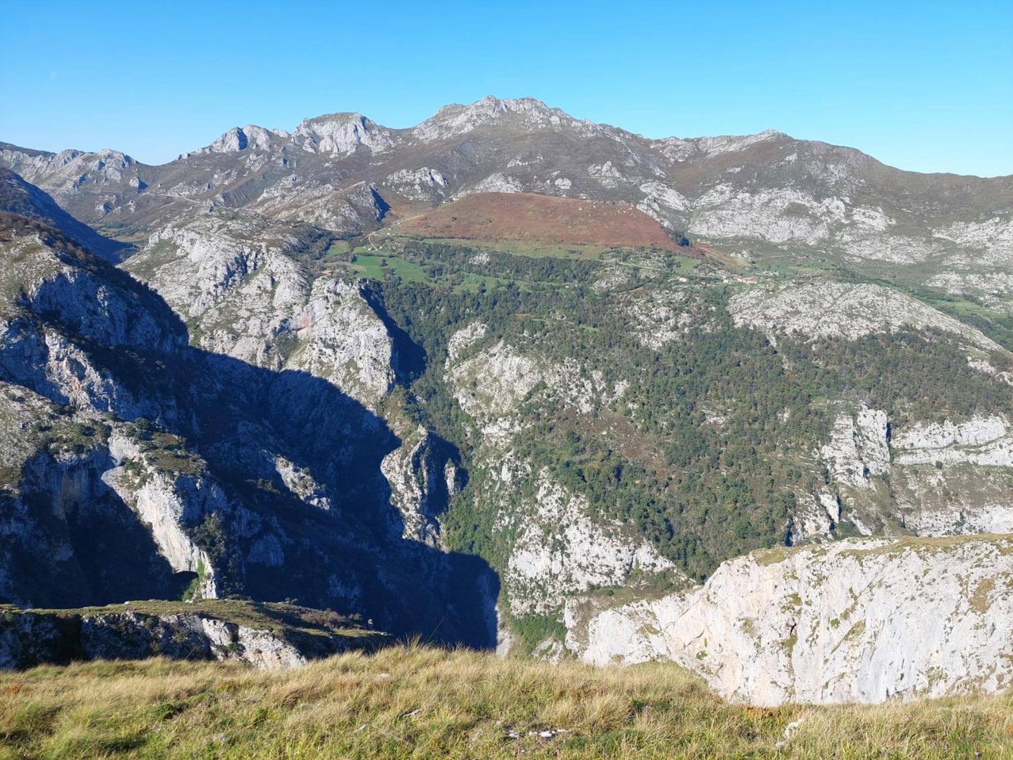 Hosteria Picos De Europa Potes Exteriör bild