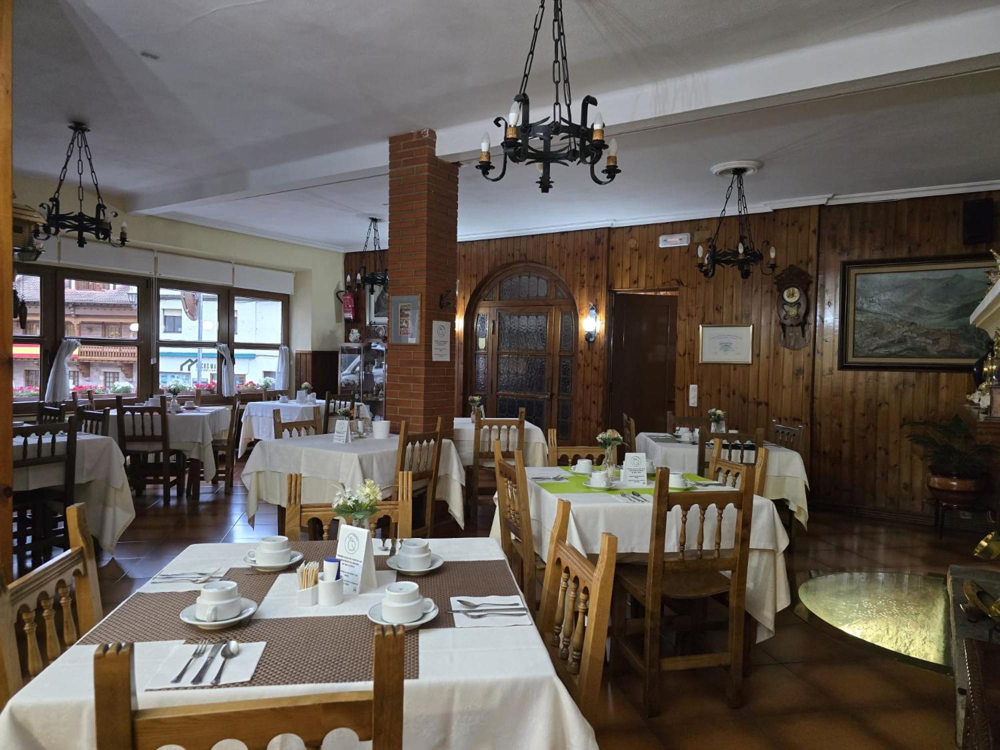 Hosteria Picos De Europa Potes Exteriör bild